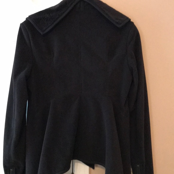 LuluLemon Presence of Mind coat - Picture 2 of 6